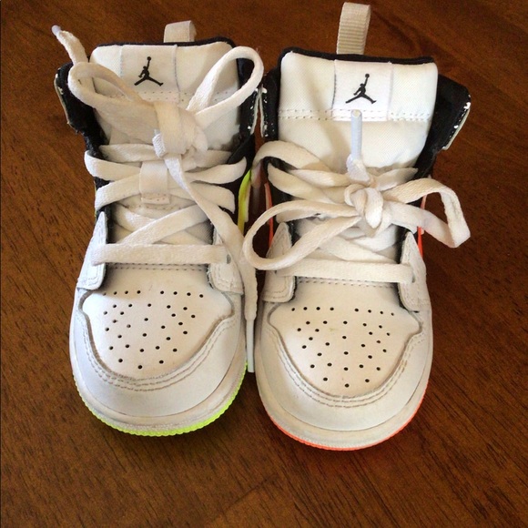 Size 6.0 shoes 40 each or 150 for all. - Picture 6 of 11